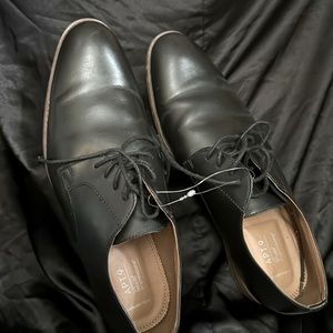 Apt.9  MEN LIKE NEW  CONDITIONS SIZE 11